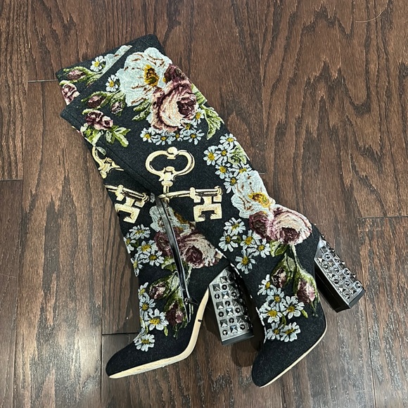 Dolce & Gabbana Shoes - Vintage Dolce & Gabbana embroidered tall boot size 37.5